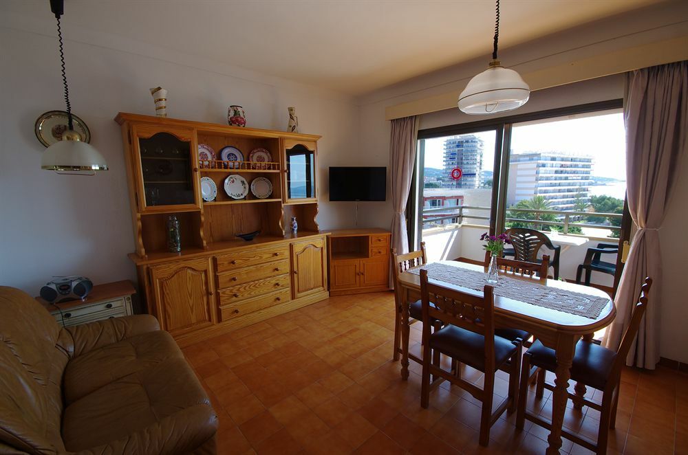Marina Palmanova Apartamentos Екстер'єр фото